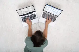 Două contracte de muncă în același timp. Când este legal și cum trebuie stabilit programul