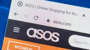 Hackerii care au atacat Asos au furat mai multe date personale decât s-a anunțat inițial