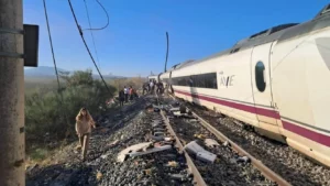 Tragedie feroviară în Spania: cel puțin 39 de morți după ciocnirea a două trenuri de mare viteză