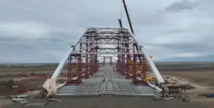 Autostrada A13, Sibiu-Făgăraș. Când va fi gata lotul unde peste 500 de muncitori construiesc poduri spectaculoase în arc (VIDEO)