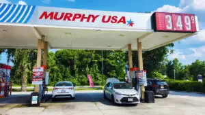 G7 deblochează rezervele de urgență după presiunile lui Trump. Milioane de barili de motorină ajung pe piață pentru a coborî prețurile