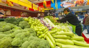 Frații Pavăl extind rețeaua Carrefour cu noi producători români. O cooperativă agricolă intră în programul Grădina Noastră