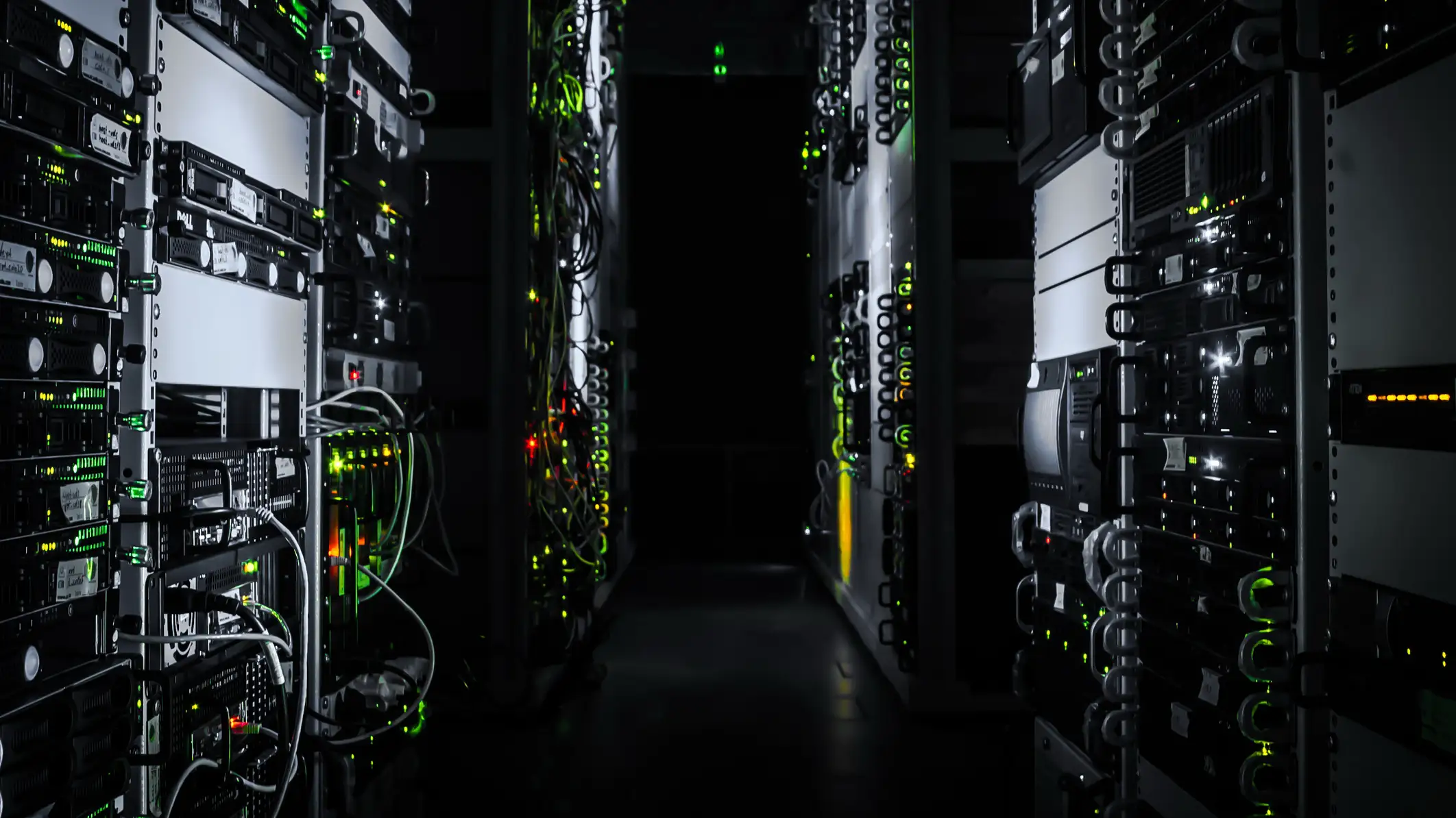 Investițiile în centrele de date ar putea depăși 2.100 de miliarde de dolari până în 2028 Rolul cheie jucat de inteligența artificială