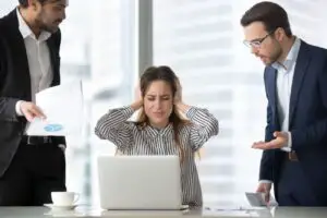 O concediere, o plângere și o decizie care costă compania peste 500.000 de euro
