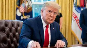 Donald Trump a semnat un ordin executiv pentru ieftinirea motorinei! Casa Albă autorizează temporar utilizarea motorinei roșii pe drumurile publice