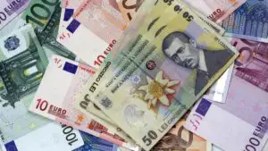 Lei sau euro? Cum influențează cursul valutar câștigul obținut din economii