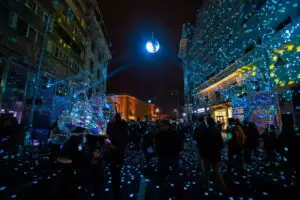 Festivalul Spotlight a început în București. 19 proiecte de artă luminoasă și video mapping, în centrul Capitalei