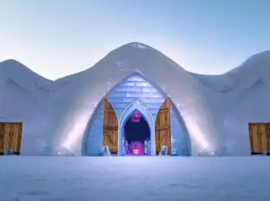 Vacanțe de iarnă ieșite din comun: hotelurile de gheață și igluurile care atrag turiștii. România, în top
