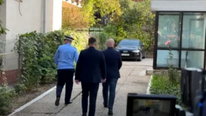 ILie Bolojan a ajuns la DNA Iași. Premierul, chemat ca martor în dosarul lui Fănel Bogos. VIDEO