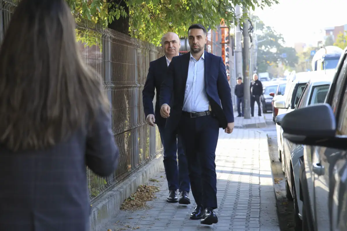 ILie Bolojan a ajuns la DNA Iași. Premierul, chemat ca martor în dosarul lui Fănel Bogos. VIDEO