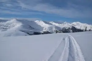 Vremea se schimbă la munte. Salvamont Brașov atrage atenția asupra gerului, ninsorilor și traseelor