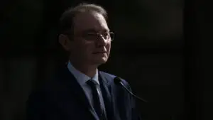 Majorări de pensii și o nouă lege a salarizării. Planul lui Luca Niculescu: Prioritate pentru pensionarii cu pensii mici