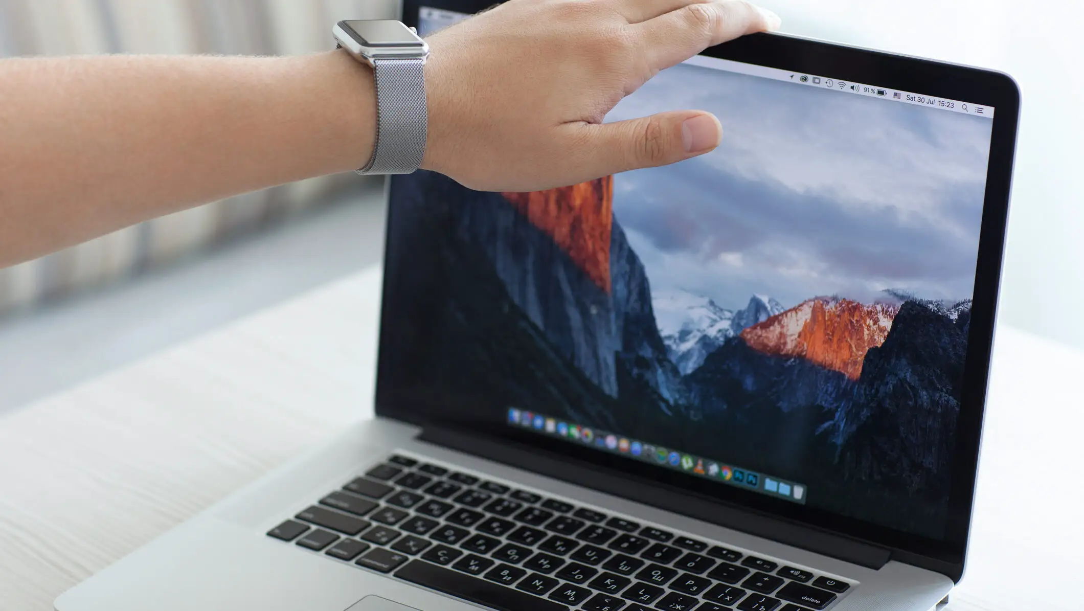 Apple schimbă regulile pentru aplicațiile care accesează datele utilizatorilor Ce se modifică în macOS