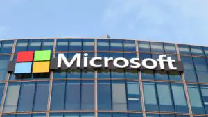 Microsoft oferă plecări voluntare pentru 60.000 de angajați din patru țări, pe fondul investițiilor în inteligența artificială