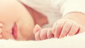 Prăbușire demografică fără precedent în Europa: fertilitatea a atins cel mai scăzut nivel din istorie. România, Franța și Bulgaria rezistă în topul nașterilor