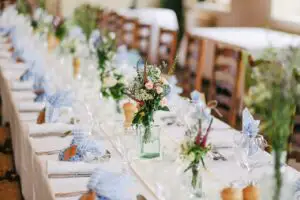 Nunțile din octombrie vin cu cheltuieli mari. Cât trebuie să pregătească mirii pentru 100 de invitați