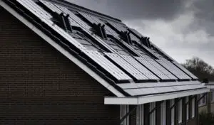 Panourile fotovoltaice produc curent și fără soare? Adevărul despre randamentul instalațiilor în zilele mohorâte de toamnă