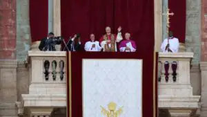 Papa Leon al XIV-lea a fost operat. Vaticanul anunță că intervenția a fost un succes