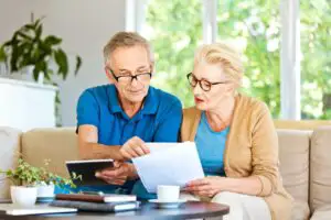 Pensionarii pot pierde 112 lei pe lună la indexarea din 2027. Ce procent de majorare este luat în calcul