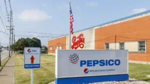 PepsiCo reduce estimările de profit pentru 2026. Vânzările slabe și costurile ridicate pun presiune pe companie