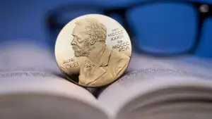Cine sunt favoriții la Premiul Nobel pentru Literatură 2026? Ce șanse au scriitorii români Mircea Cărtărescu și Ana Blandiana la premiu