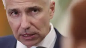 Ministrul Justiției a semnat proiectul de ordin pentru aplicarea Legii femicidului. Ce mecanism va fi introdus