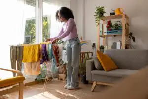 Rufele se usucă greu în casă? Detaliul din mașina de spălat care poate reduce timpul de uscare