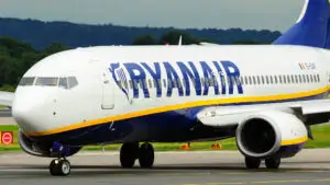 Ryanair schimbă termenul de predare a bagajelor de cală din 10 noiembrie. Pasagerii trebuie să respecte noi reguli