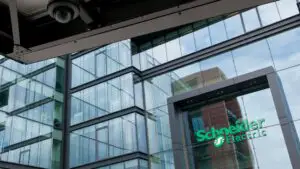 Schneider Electric cumpără PTC pentru 22,6 miliarde de dolari. Gigantul francez pariază pe AI și centre de date