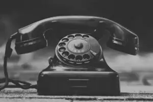 Țara care revine la telefoanele fixe: Ca un stingător de incendiu, ar trebui să existe unul în fiecare casă
