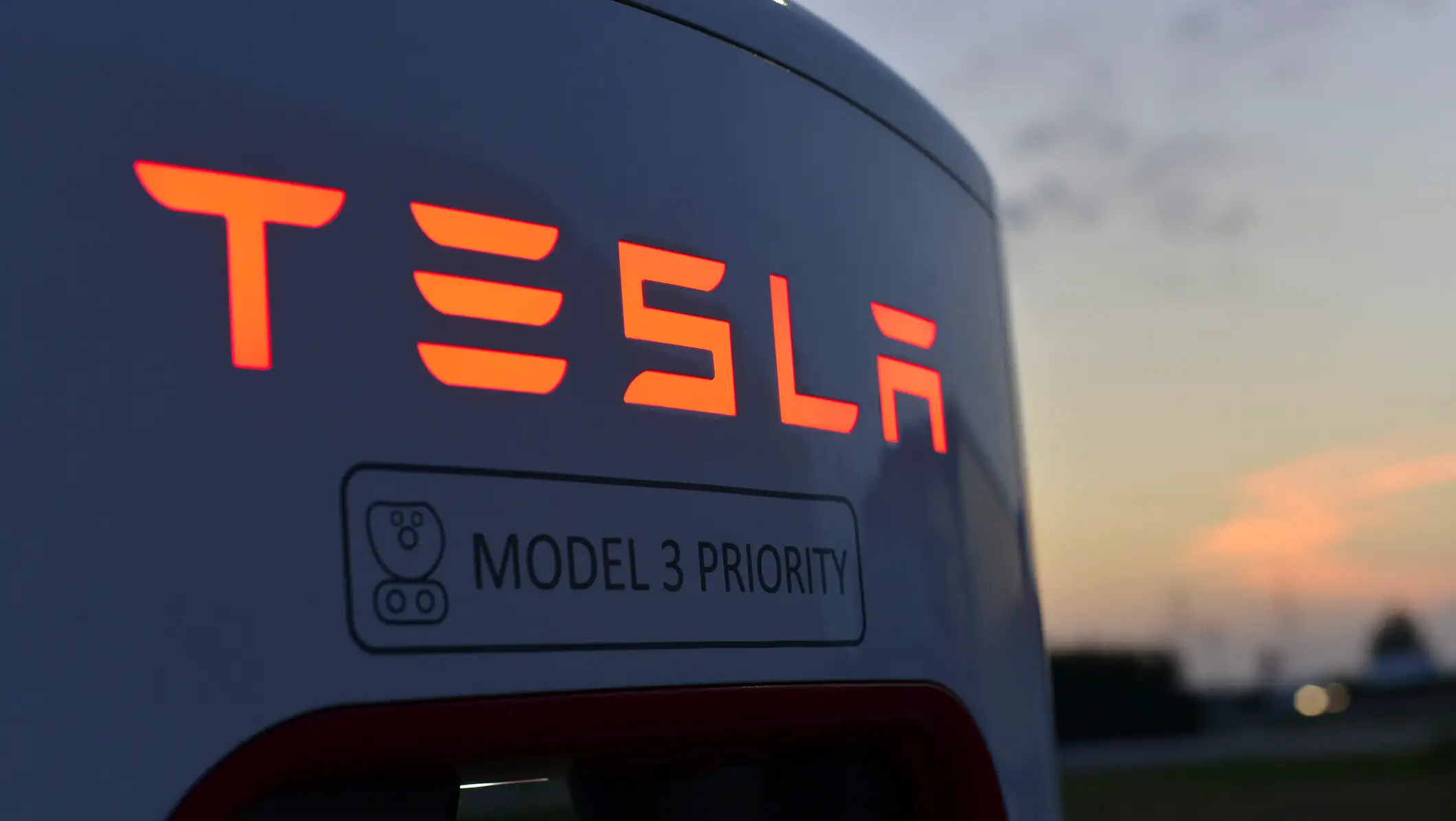 Tesla schimbă denumirea sistemului Full Self-Driving în Europa, după criticile autorităților privind riscul de inducere în eroare