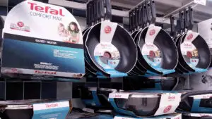 Producătorul tigăilor Tefal, somat să renunțe la substanțele „chimice eterne”. Riscurile asociate învelișurilor antiaderente și alternativele