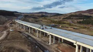 Autostrada Transilvania (A3), un nou sector va fi gata în 2026. A început asfaltarea celui mai lung viaduct de autostradă din România