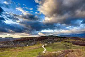 Prognoza meteo 24 octombrie. Temperaturile ajung la 21 de grade. Unde vor fi ploi, lapoviță și ninsoare