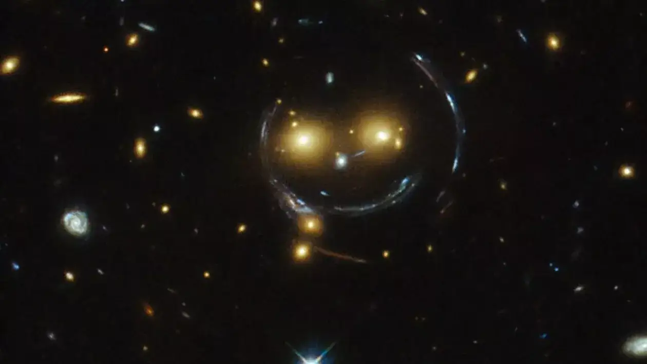 Cosmosul a zâmbit pentru telescopul Hubble Ce a surprins NASA la 4,5 miliarde de ani-lumină de Pământ