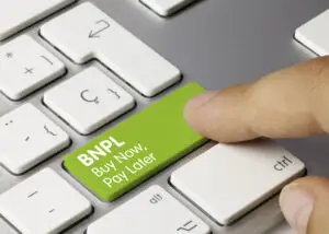 „Buy now, pay later”, tot mai tentant la cumpărături. Cum ajung ratele mici să îți mănânce sume importante din salariu