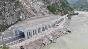 Restricții de circulație pe DN 7CC. CNAIR a semnat contractul pentru lucrări de consolidare care vor dura doi ani