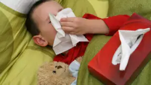 De ce răcesc copiii mai des? Măsurile de igienă care pot reduce riscul de îmbolnăvire