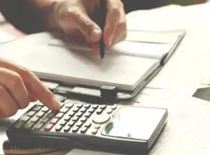 Exclusiv. De câți bani au nevoie românii pentru un trai decent. Greșelile pe care mulți le fac. Ion Soltinschi: „Economisirea este amânată constant”