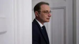 Luca Niculescu și-a convocat viitorii miniștri înaintea votului de învestitură. Premierul desemnat avertizează: Nu ne așteaptă o perioadă ușoară