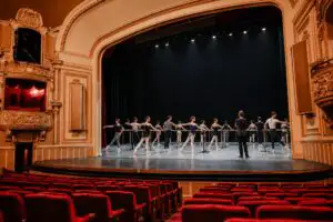 Opera Națională București deschide publicului o oră de studii a balerinilor, în premieră, de Ziua Mondială a Baletului