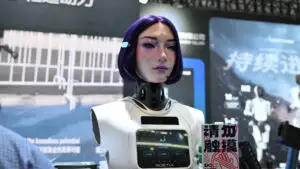 China a deschis primul parc de distracții cu sute de roboți umanoizi! Ce fac aceștia cu vizitatorii