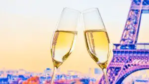 Șampania franțuzească din recolta 2026 poate depăși 13% alcool. Producătorii au primit o derogare specială