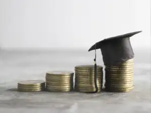 Bani pentru facultate. Ce credite pot obține studenții și cât ajung să plătească înapoi
