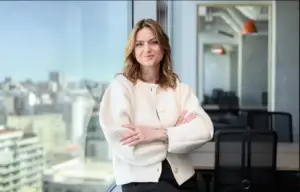 Sondaj tbi bank: 7 din 10 români își propun să cheltuiască cel mult mult 1.000 de lei de Black Friday. 45% ar cumpăra produsul dorit dacă l-ar putea plăti în 4 rate fără dobândă