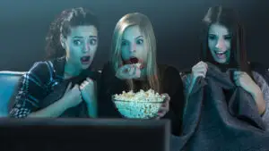 TOP 20 cele mai înfricoșătoare filme horror. Ce producție a făcut pulsul spectatorilor să ajungă la 134 de bătăi pe minut