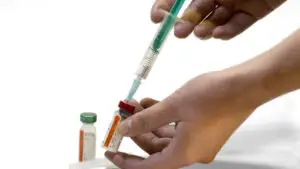 Moderna și Merck anunță rezultate pentru vaccinul anticancer: riscul de deces sau recidivă a melanomului a scăzut cu 42%