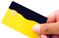 Declinul împrumuturilor ocoleşte creditul pe card