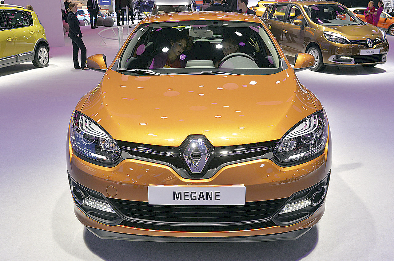 Renault продает. Рено Меган 2015. Renault Megane 2015. Renault Megane 2014 года. Обновленное Рено Меган.