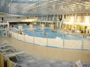 Acelaşi peisaj, aceleaşi tratamente, dar fără turişti şi fără bani